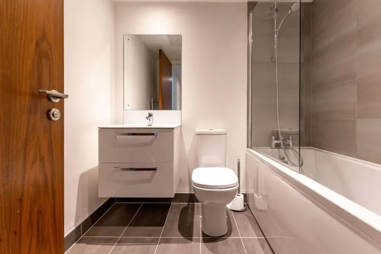 Modern 1 Bedroom Apartment With Parking