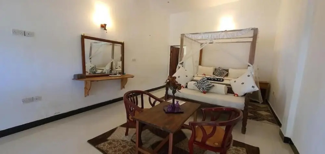 Mambo Beach Villas