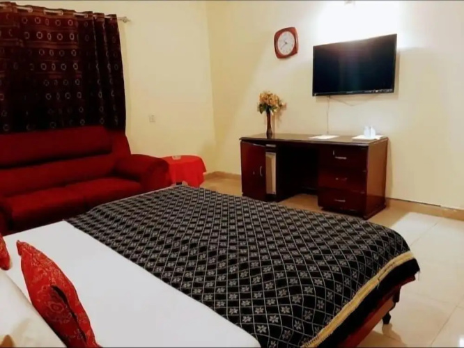 Grand One Hotel Faisal Town