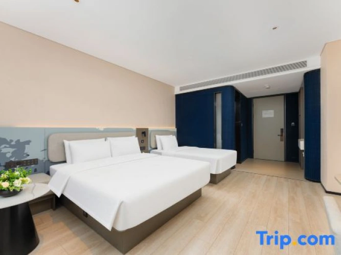 Standard Double room with street view