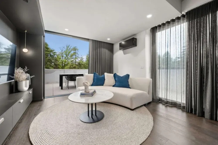 Braddon Studio With Communal BBQ