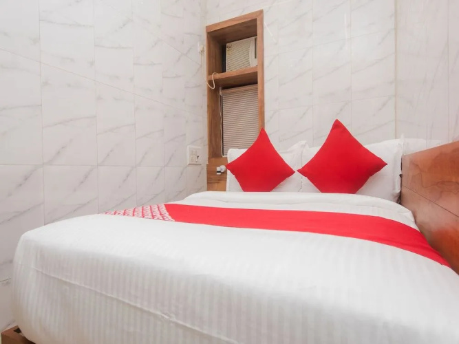 OYO 17202 Hotel Indore