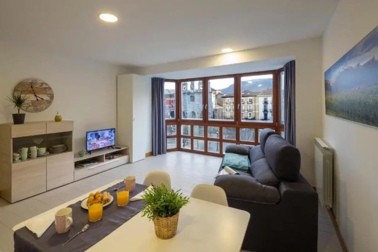 2 Bedrooms Apartment