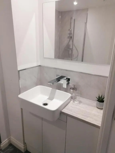 2-bedroom apartment *NR CITY CENTRE WITH PARKING*