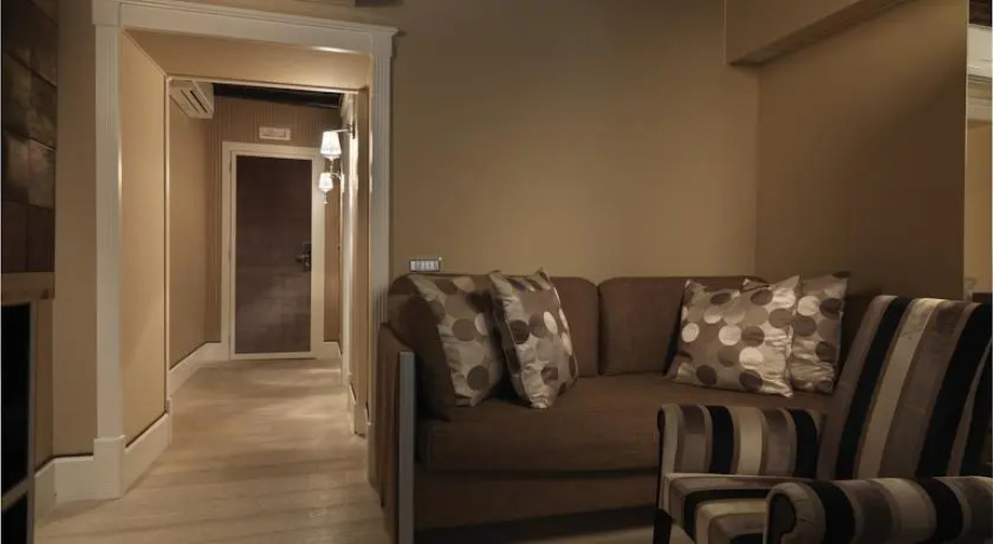 Silver Royal Suite