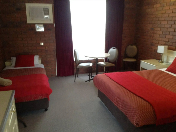 Melton Motor Inn & Apartments
