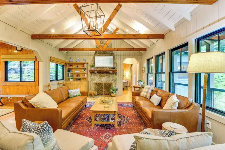 Tranquil Highlands Cottage w/ Fire Pit & Stream!