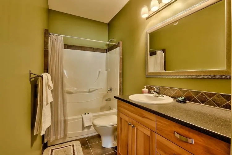 4 Bedrooms Cottage