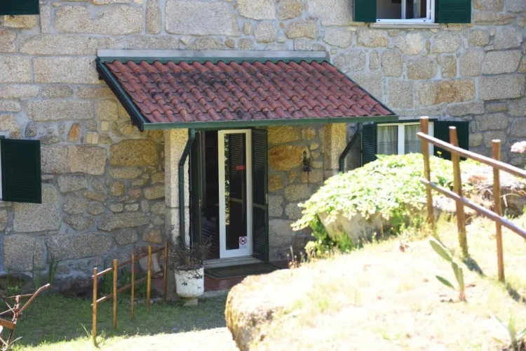 5 Bedrooms Cottage