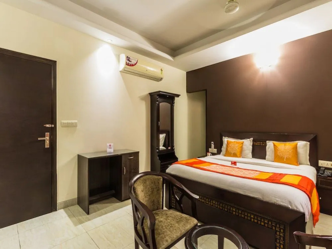 OYO 6796 Retreat Suites Inn