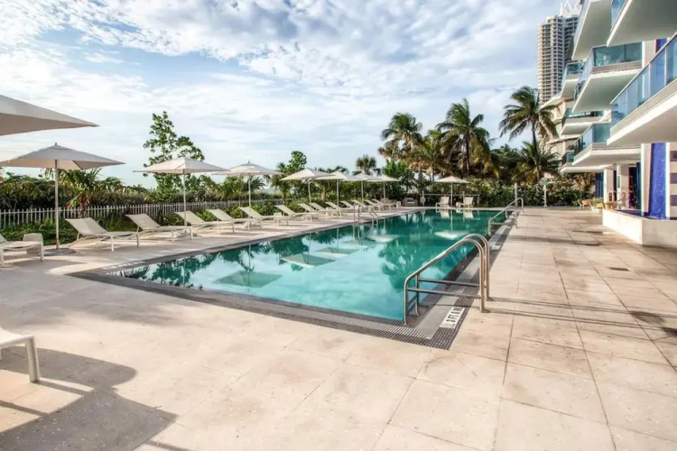 Domio Miami Beach Beachfront Ocean View + Balcony 1 BR