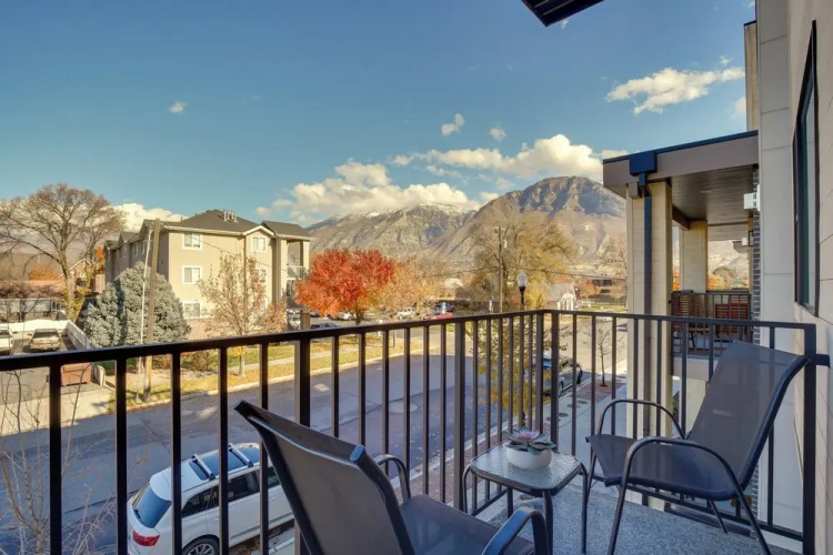 Modern Downtown Provo Townhome w/ Balcony!
