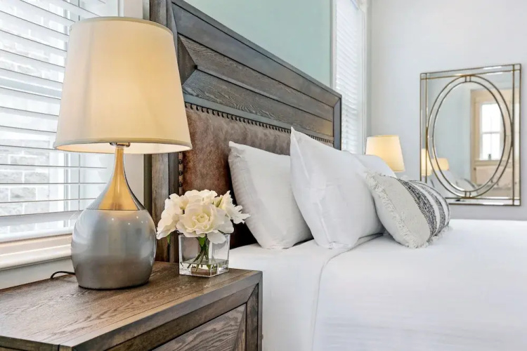Amazing 4BR w Balcony by Hosteeva