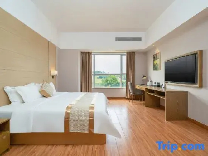 Executive Suite with golf view