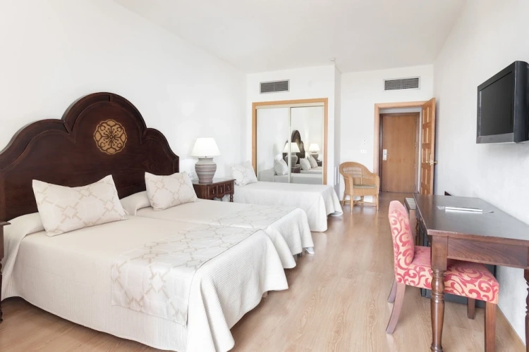 Triple room with balcony