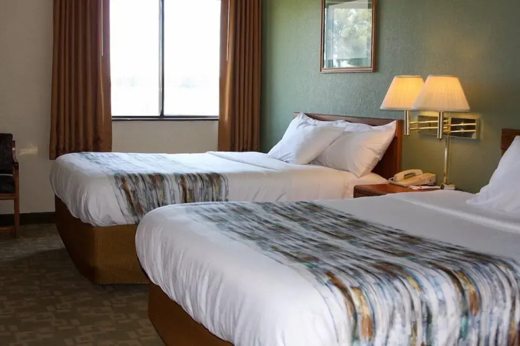 Barker's Island Inn Resort