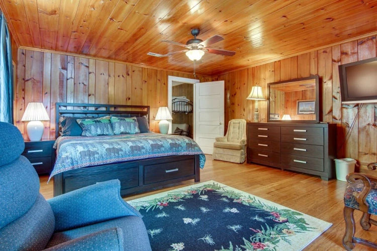 4 Bedrooms Cottage