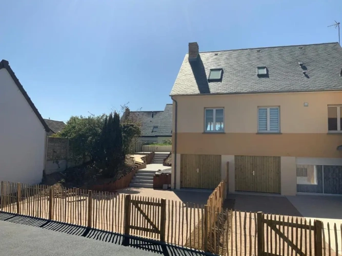 4 Bedrooms Cottage