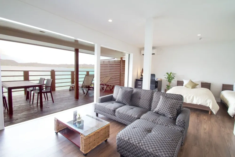 4 Bedrooms Standard Family room with balcony and beachfront