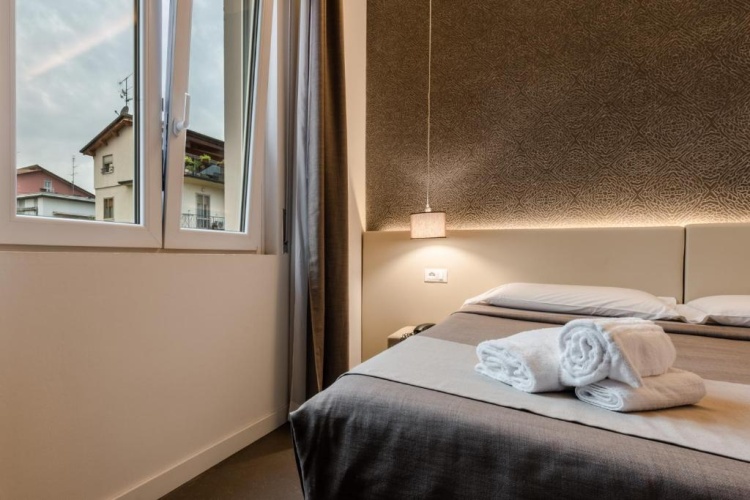Economy room with courtyard view
