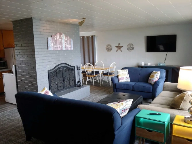 2 Bedrooms Cottage oceanfront