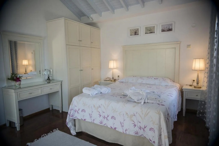 Clara Hotel