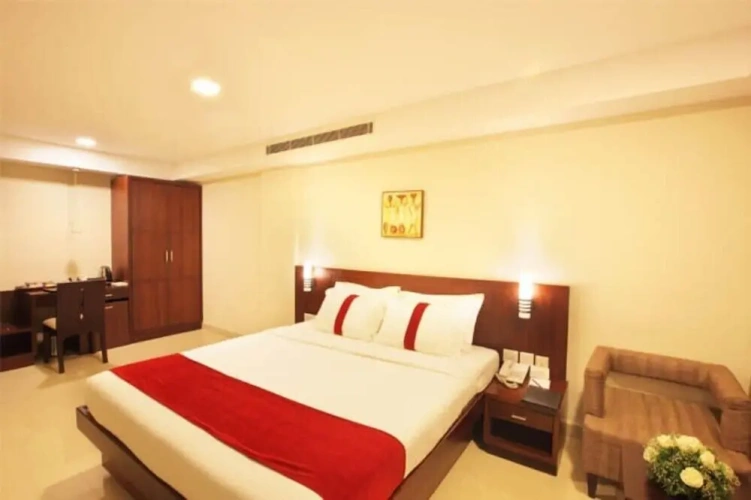 Deluxe Double room with city view