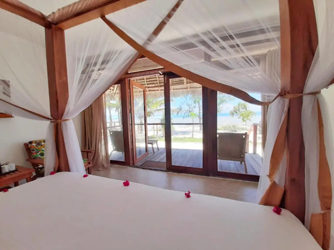 Jaribu Beach Hotel