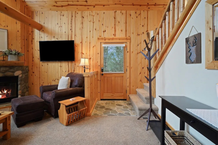 Deer Park Cabin 3 Bedroom Home by RedAwning