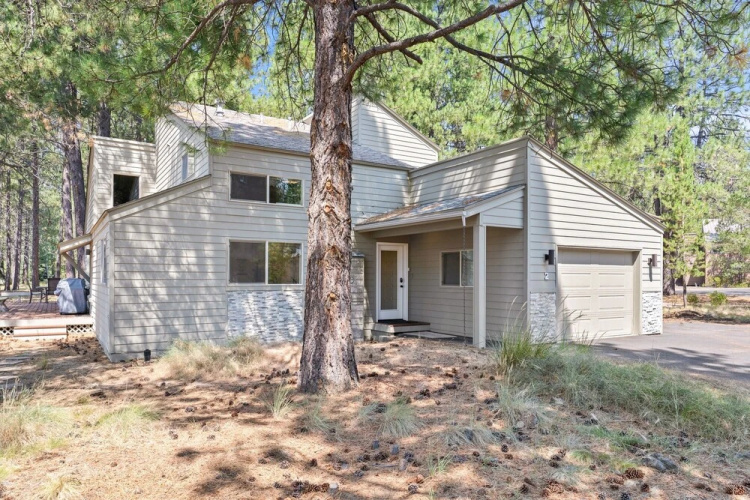 2 Landrise Pet-Friendly Home with Bikes to Use by RedAwning
