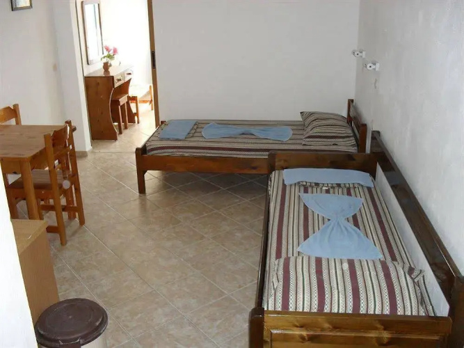 Chris Apartments