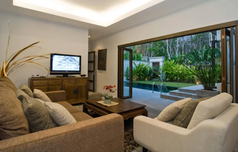 Villa Kama by Holiplanet