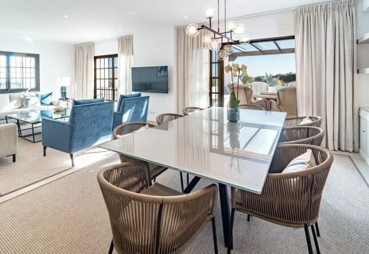 3 Bedrooms Apartment