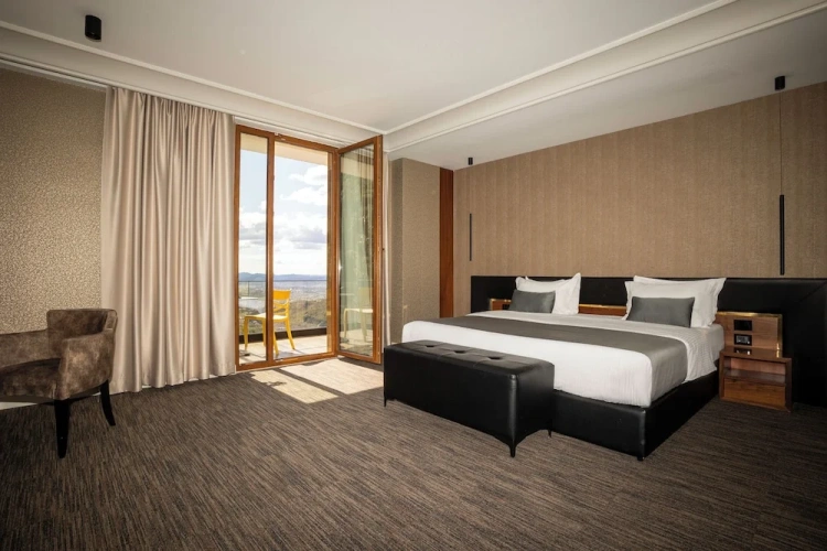 Junior Suite with balcony and with city view