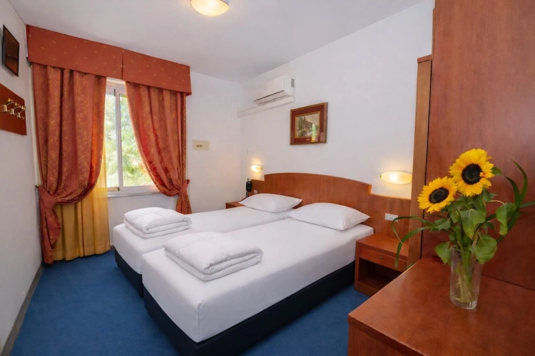 Economy room
