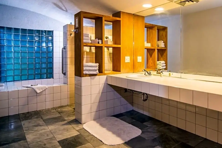 Standard Twin room with courtyard view