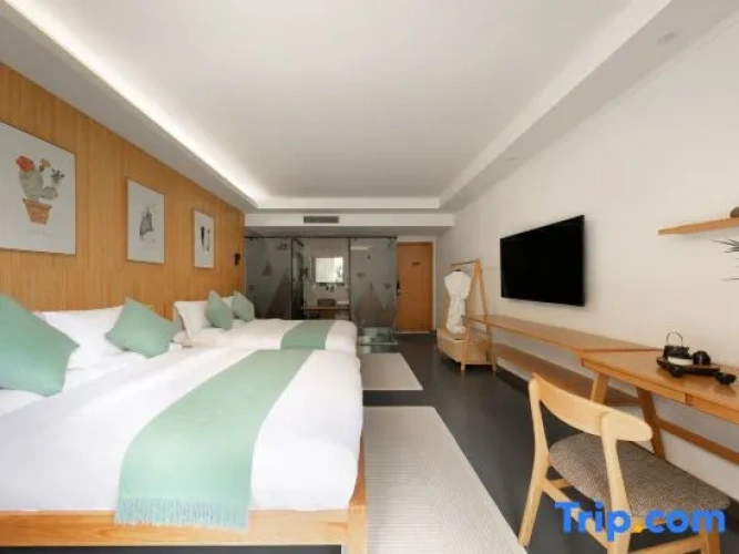 Standard Twin room with water view