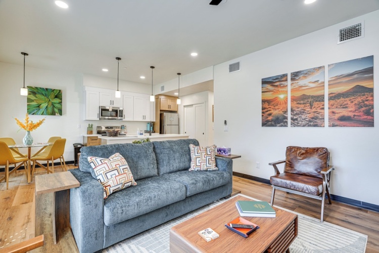 2 Bedrooms Apartment