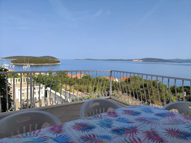 4 Bedrooms Cottage with balcony