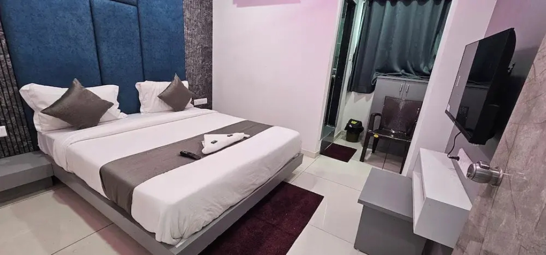 Hotel S S Town