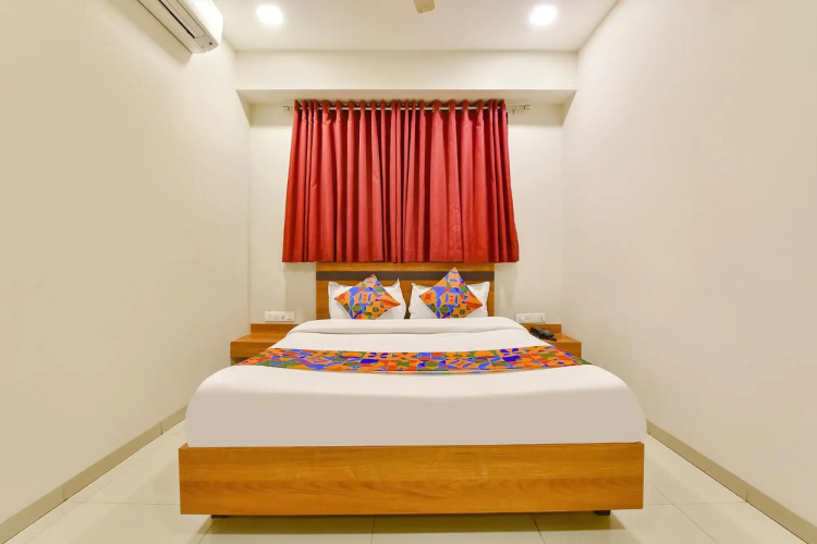 Flagship 76949 Hotel Happinex