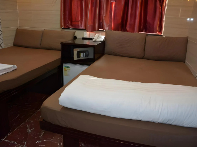 Everest Hostel