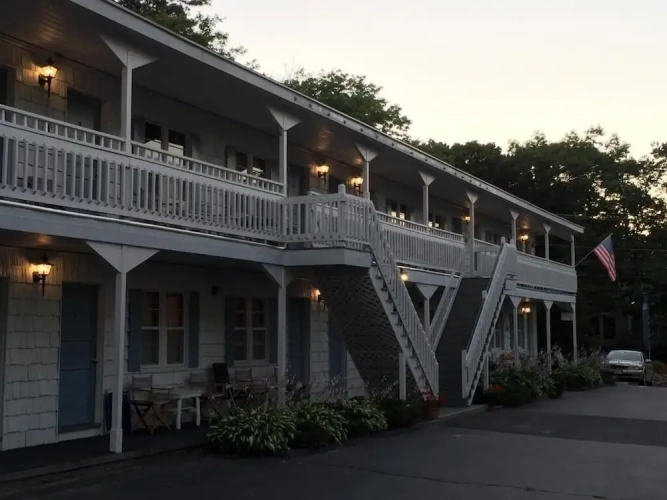 Holiday House Inn