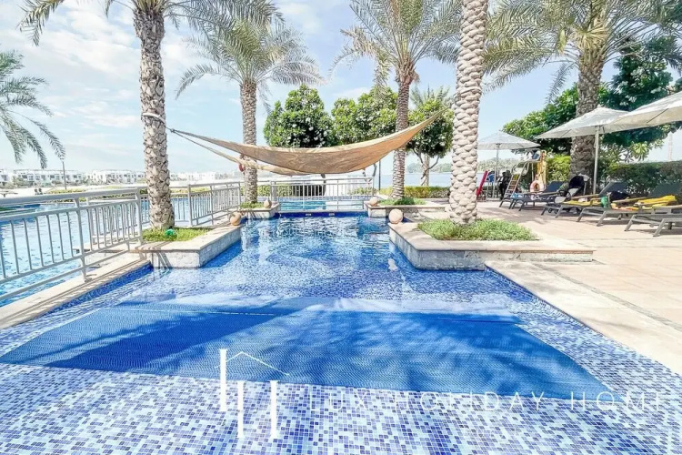 LUX The Shoreline Penthouse Suite