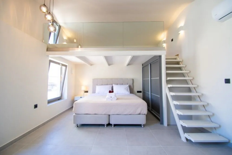 Manthos Beachfront Luxury Suite