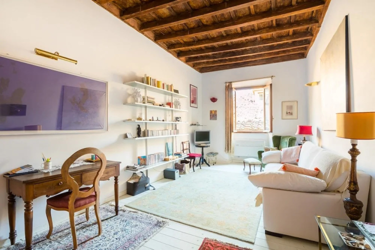 Reginella White Apartment
