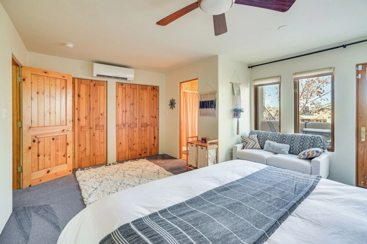 2 Bedrooms Apartment
