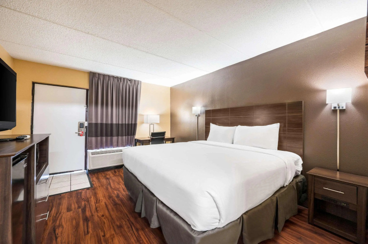 Econo Lodge Columbus near Airport