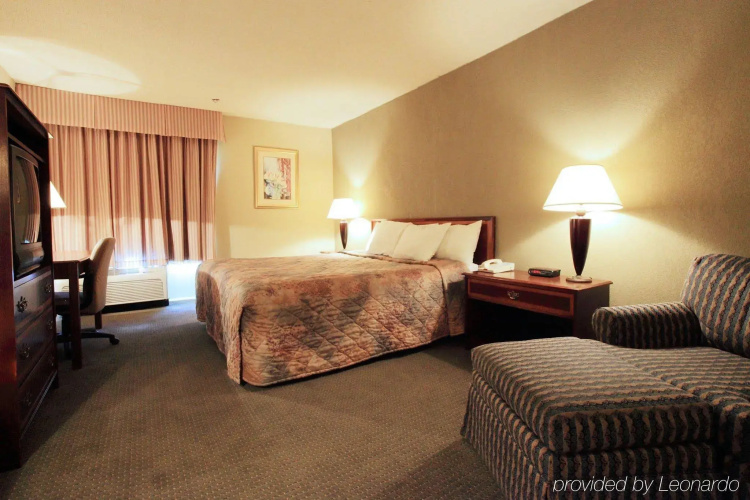 Quality Inn & Suites Apex - Holly Springs