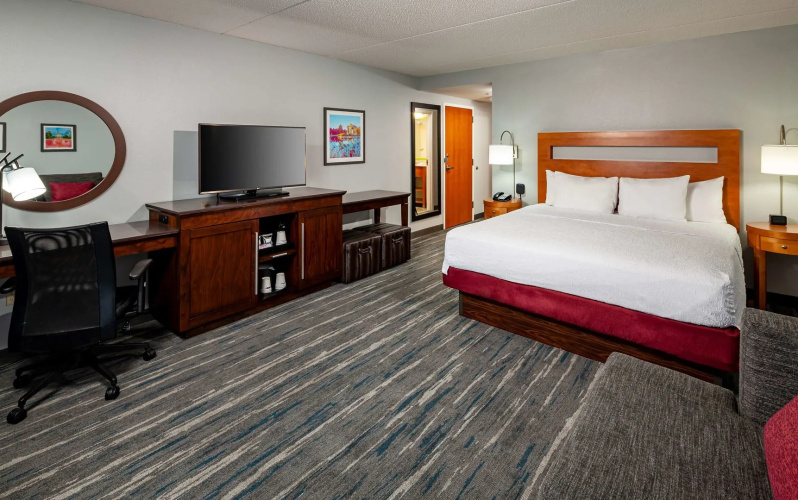 Hampton Inn & Suites St. Louis at Forest Park